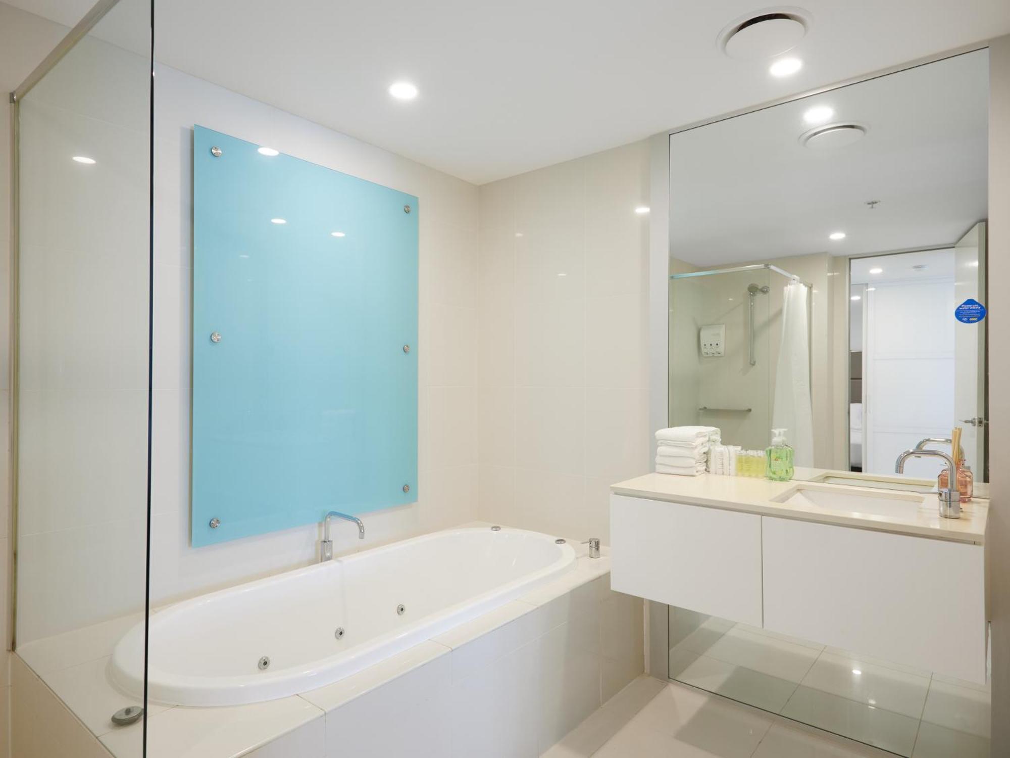 Serain Residences On 9 Hamilton Avenue Gold Coast Exterior photo
